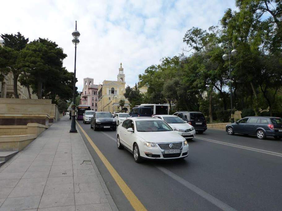 Live-Inn Stunning Apartment On Azneft Sq With President Palace & Old City Views Baku Exterior foto