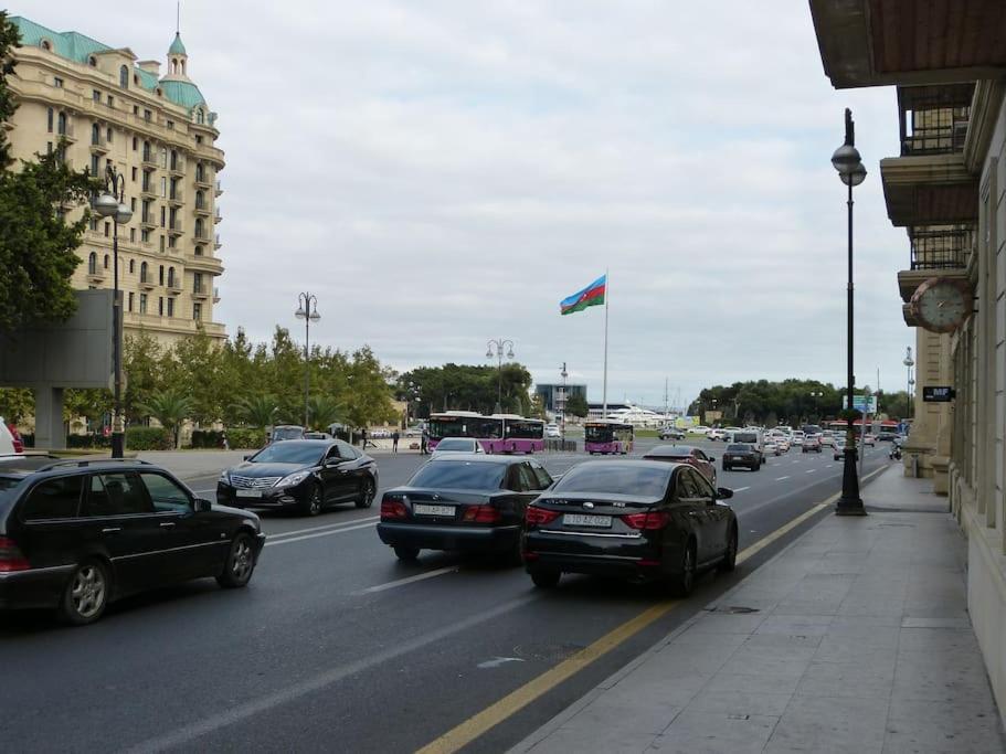 Live-Inn Stunning Apartment On Azneft Sq With President Palace & Old City Views Baku Exterior foto